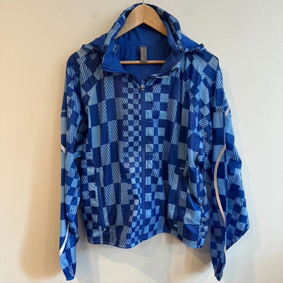 Sweaty Betty Pack Away Lightweight Jacket in Blue Graphic Print - Picture 3 of 7